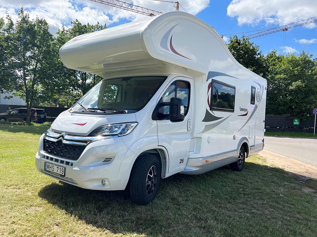 Camper rental agreement, deposit and insurance: what to check before you sign